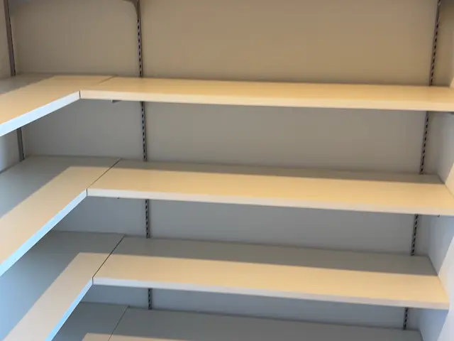 可動棚・自在棚取付！部品提案もお任せ下さい！サービスの画像