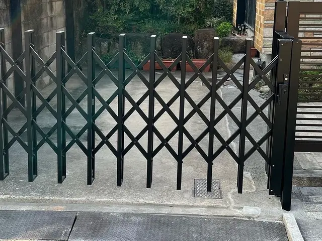 伸縮門扉(伸縮カーゲート)サービスの画像