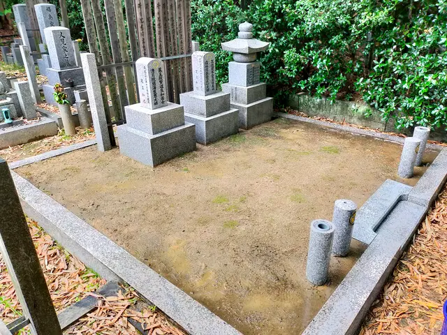 京都市内、滋賀県対応、お墓詣り代行・お掃除はお任せ下さい。誠心誠意対応します。サービスの画像