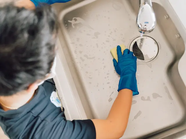 水アカ・カビ撃退！水回り３点徹底洗浄！セットでお得★浴室エプロン内部洗浄無料サービスの画像