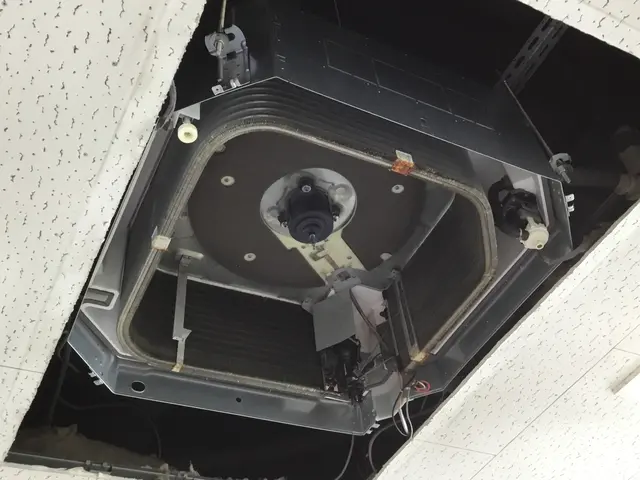 ◎エアコンクリーニング◎天井埋込型４方向◎複数台・店舗やオフィスもご対応可能！サービスの画像