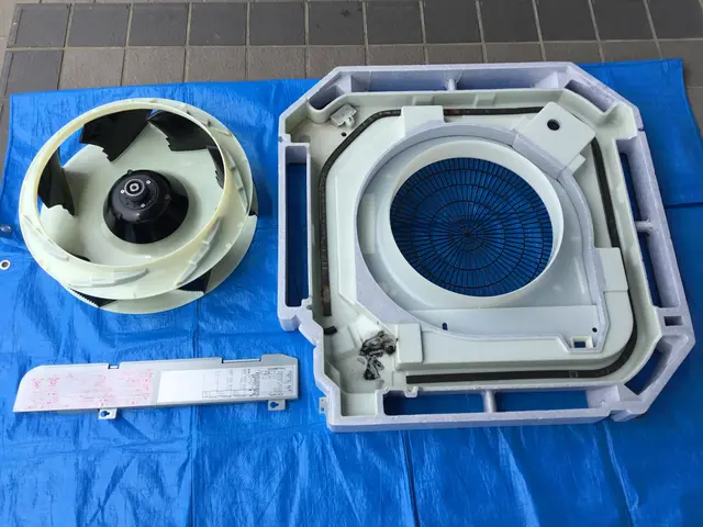 ◎エアコンクリーニング◎天井埋込型４方向◎複数台・店舗やオフィスもご対応可能！サービスの画像