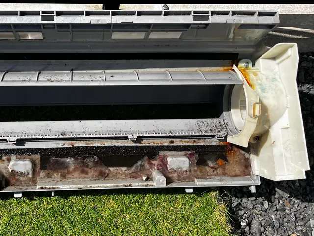 ◆背抜き完全分解洗浄対応店◆取れない匂い汚れ気になりませんか？アワード受賞店直伝サービスの画像