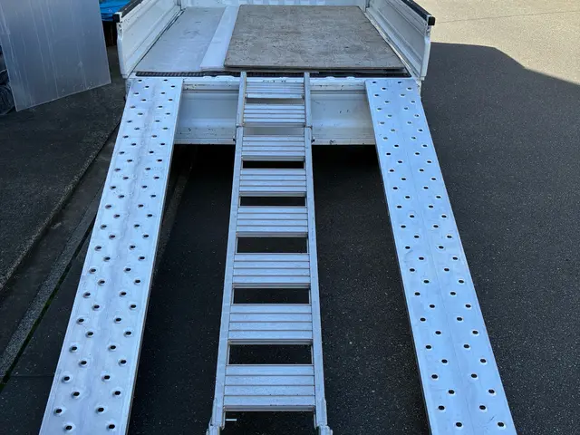 ●合計距離100kmまで→19800円〜　　●150kmなら→＋7500円〜サービスの画像