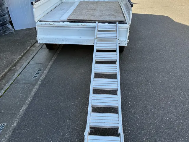 ●合計距離100kmまで→19800円〜　　●150kmなら→＋7500円〜サービスの画像