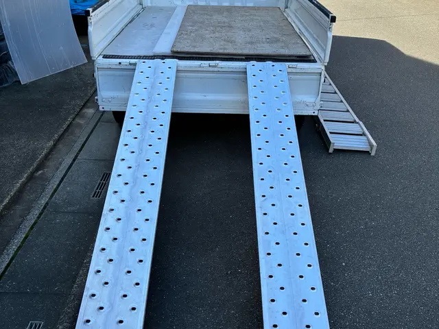 ●合計距離100kmまで→19800円〜　　●150kmなら→＋7500円〜サービスの画像