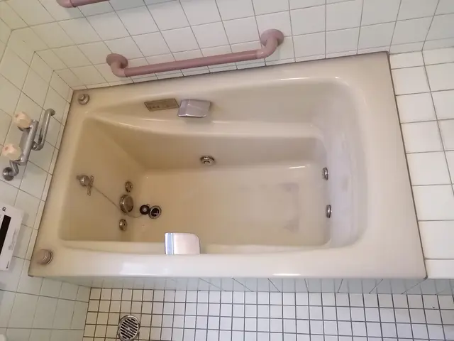 スプレーガン塗装のプロ◎業務経験豊富◎エリア外応相談◎割れ・欠け補修、調色可能サービスの画像