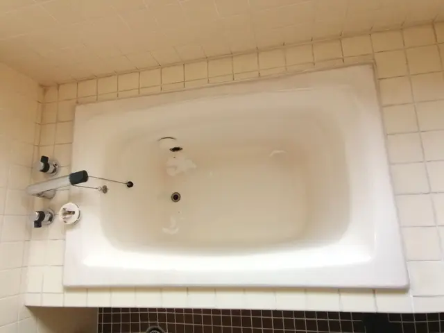 スプレーガン塗装のプロ◎業務経験豊富◎エリア外応相談◎割れ・欠け補修、調色可能サービスの画像