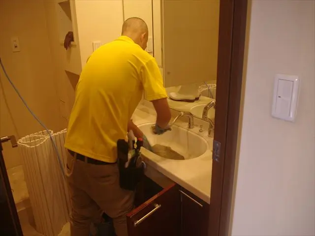 【カド・スミ・キッチリ】洗面所クリーニング（洗面台＋洗面所内全体）サービスの画像