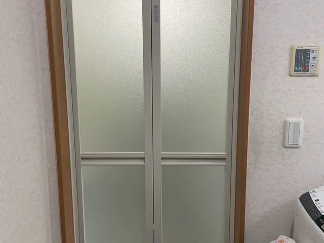 ♪浴室のドア交換♪サイズの方が、ほぼ特注の為、まずは無料の現地調査を！♪サービスの画像