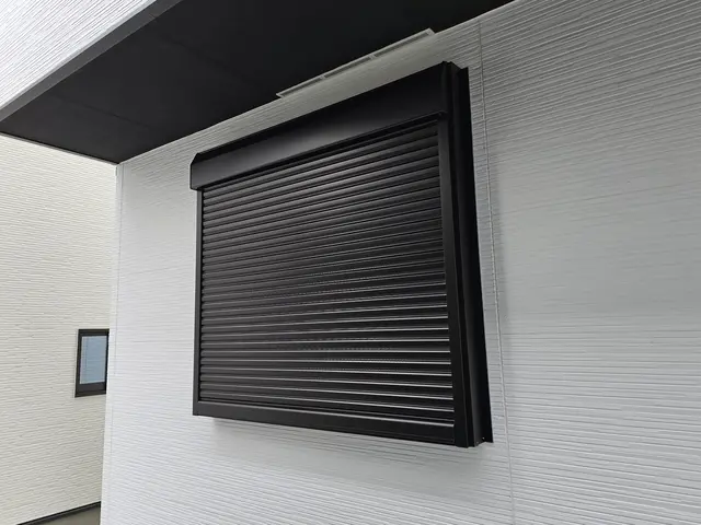 後付け手動シャッターのお取り付けサービスの画像