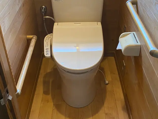 トイレリフォームはいろは設備にお任せください！作業外注一切なし◎損害保険に加入済サービスの画像