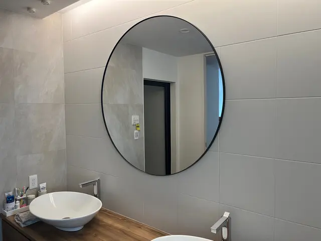 鏡の取付サービス!!200件以上の施工実績!!  どんな鏡もお任せください！！サービスの画像