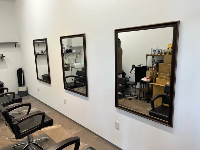 鏡の取付サービス!!200件以上の施工実績!!  どんな鏡もお任せください！！サービスの画像