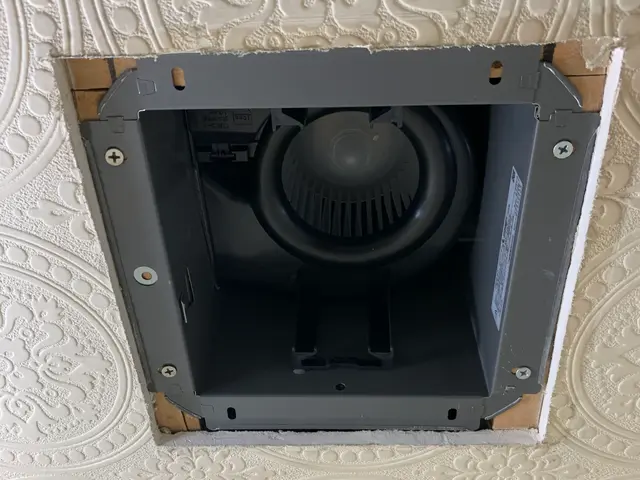 天井換気扇　パイプファン交換工事　葛飾区の電気工事店です　地域密着型店舗サービスの画像