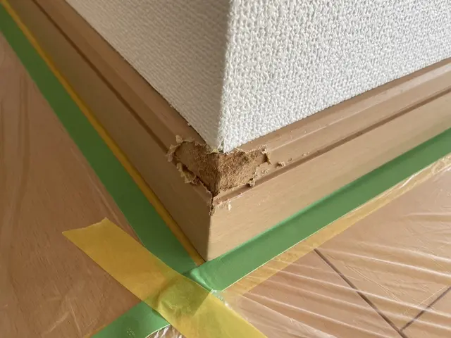 穴や凹みの修復お任せください！床・壁・扉等の補修承ります ！サービスの画像