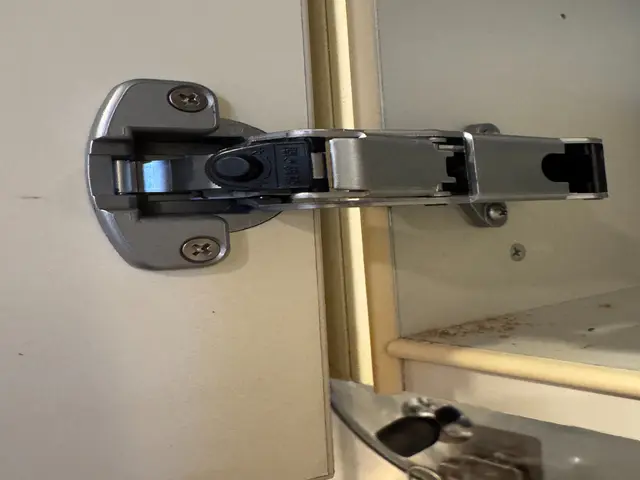 ドア、クローゼット、折戸、引戸リペア！誠意を持って対応いたします☆サービスの画像