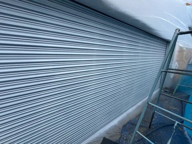 シャッター塗装（錆止め+上塗り2回塗り）サービスの画像