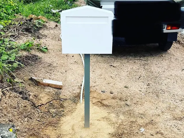 機能柱、郵便ポスト、宅配ポストサービスの画像