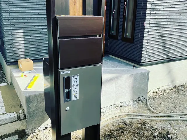 機能柱、郵便ポスト、宅配ポストサービスの画像