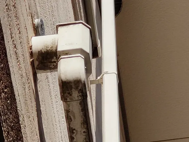 《多摩地区》雨樋掃除・修理の実績と口コミで選ぶなら、ぜひ当店にご相談下さい♪サービスの画像