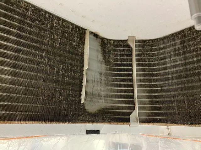 天井エアコンクリーニングサービスの画像