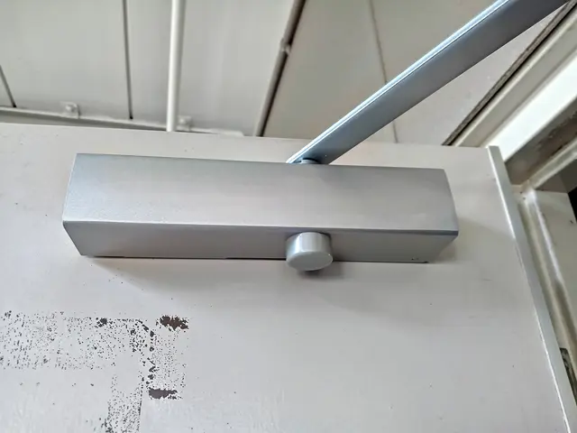 実績10年以上！ドアクローザーの交換ご検討の方はご相談からご連絡お待ちしてます！サービスの画像