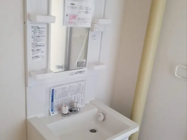 洗面台交換と一緒に壁紙クロス張替床CF張替を希望の方は一緒にお申し出ください。サービスの画像