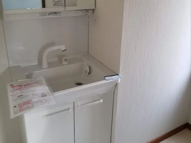 洗面台交換と一緒に壁紙クロス張替床CF張替を希望の方は一緒にお申し出ください。サービスの画像