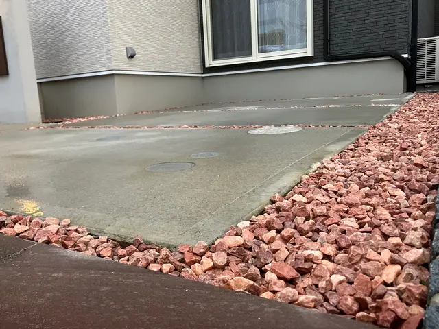 雑草のストレスを解決　★2月-5月は砂利引きキャンペーン★除草剤散布無料サービスの画像