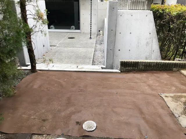 雑草のストレスを解決　★2月-5月は砂利引きキャンペーン★除草剤散布無料サービスの画像