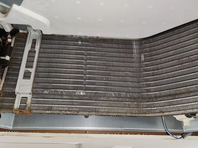 エコ洗剤、オゾン水すすぎ無料。業務用エアコン用高圧洗浄機で丁寧に洗浄します。サービスの画像