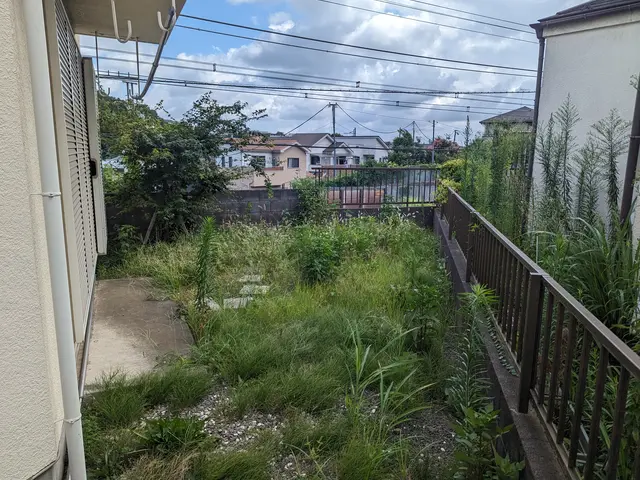 【実務10年以上】防草シート、人工芝の施工を承っております。サービスの画像