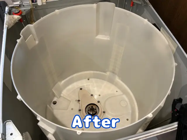 ★洗濯機のカビは服が臭う原因★綺麗な洗濯槽は肌への影響も◎高圧洗浄でクリーンに★サービスの画像