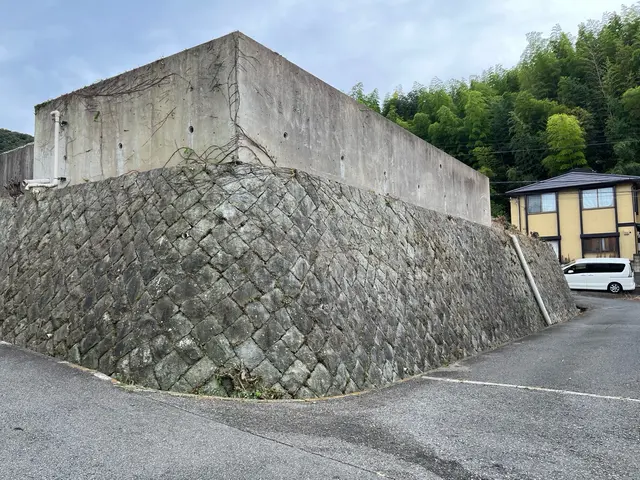 雑草で荒れたお庭をサッパリ綺麗に◎迅速な対応、丁寧な作業を心がけてます！サービスの画像