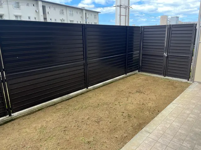 雑草で荒れたお庭をサッパリ綺麗に◎迅速な対応、丁寧な作業を心がけてます！サービスの画像