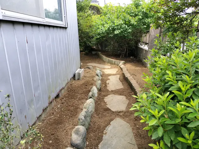 【草むしり】 お役に立てるよう頑張ります！《女性スタッフ活躍中！》サービスの画像