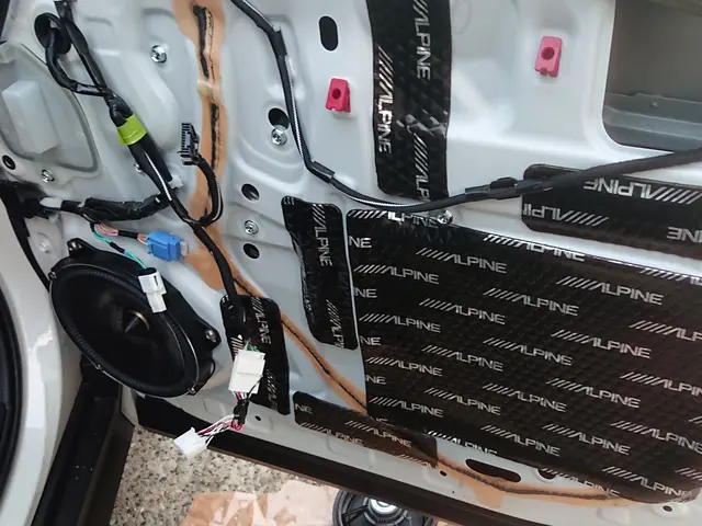 作業外注は一切なし◎損害保険加入済で万が一の際にも安心です！サービスの画像