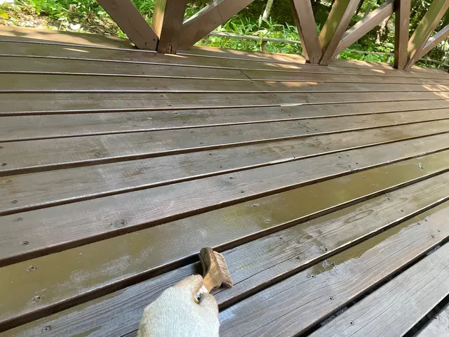 塗装のプロだからできる美観と耐久性を考えたウッドデッキ塗装サービスの画像