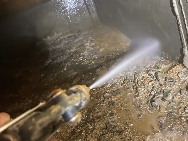 木材の腐れ、シロアリ防止できる予防工事。床下清掃サービス。知識、技術、安心を提供サービスの画像