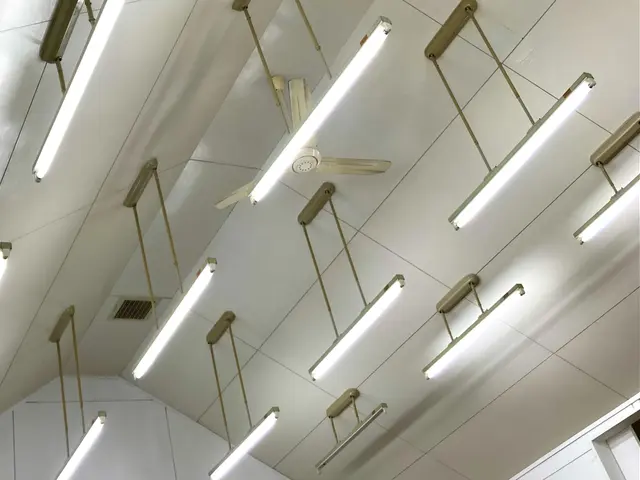 【福岡市】高所の電球交換　電気工事士が直接訪問で安心・安全！　照明器具取替えも可サービスの画像