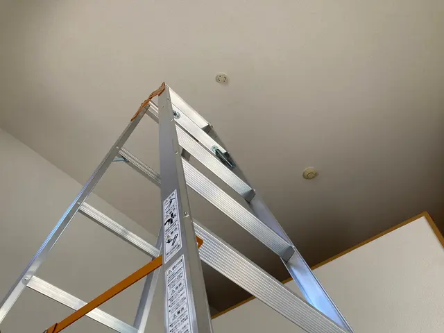 【福岡市】高所の電球交換　電気工事士が直接訪問で安心・安全！　照明器具取替えも可サービスの画像