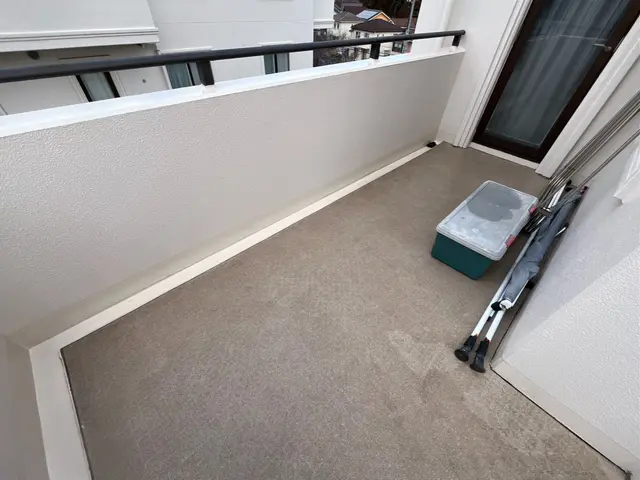 【女性スタッフが伺います！】バルコニーの泥汚れ★お任せください！サービスの画像