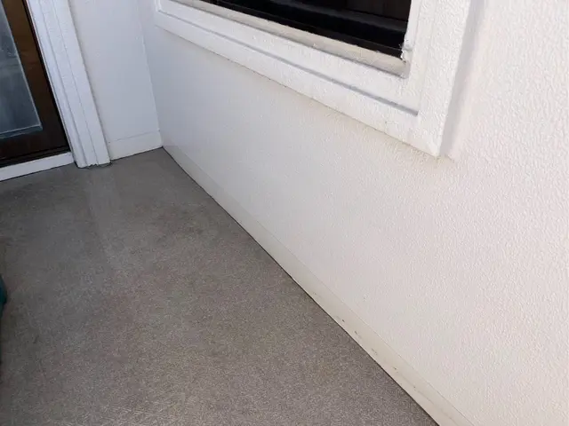 【女性スタッフが伺います！】バルコニーの泥汚れ★お任せください！サービスの画像