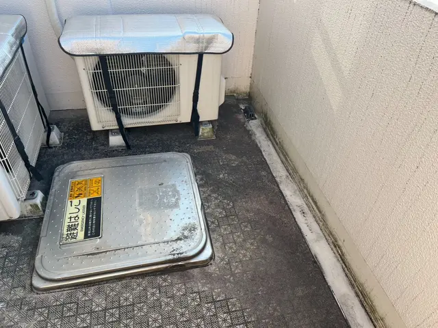 【女性スタッフが伺います！】バルコニーの泥汚れ★お任せください！サービスの画像