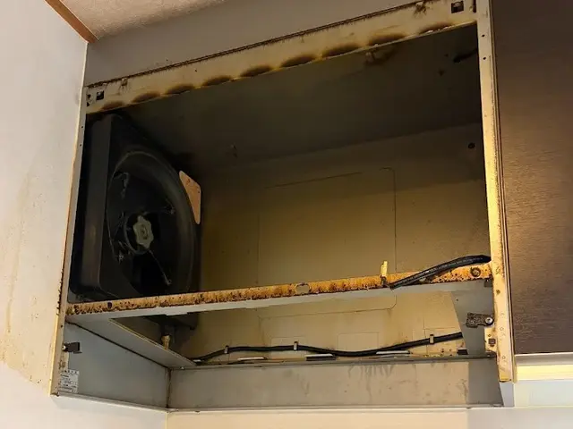 ギトギト油汚れ、徹底洗浄！サービスの画像