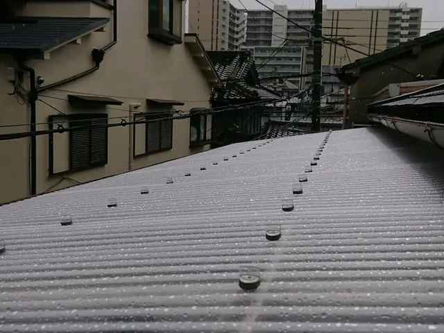 【年中無休】バルコニー等の波板張り替え工事☆部分補修も安価でご対応させて頂きますサービスの画像