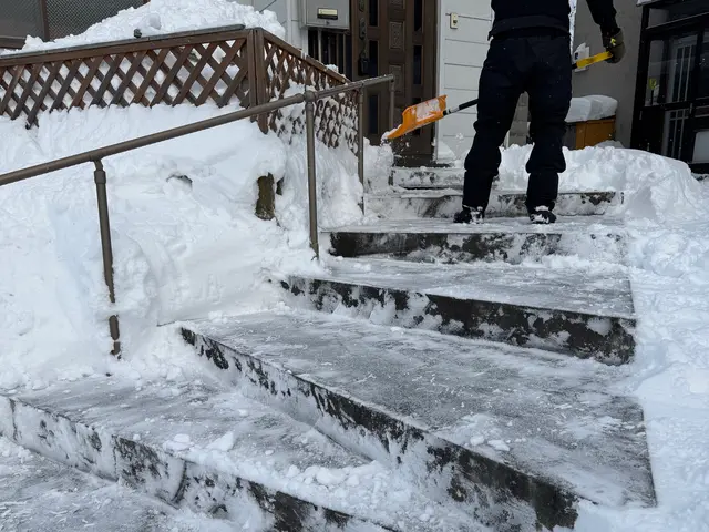 【即日対応・写真見積OK】札幌の雪かき代行・個人宅、駐車場対応　排雪のみ可サービスの画像
