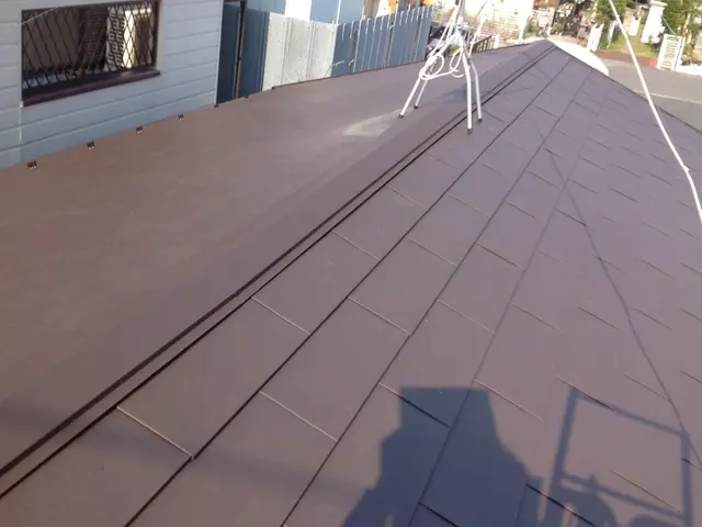 屋根葺き替え　既存屋根にカバー工法サービスの画像