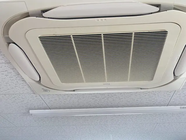 ◎予約から施工まで100%自社対応◎営業時間外も対応可◎損害保険加入店サービスの画像